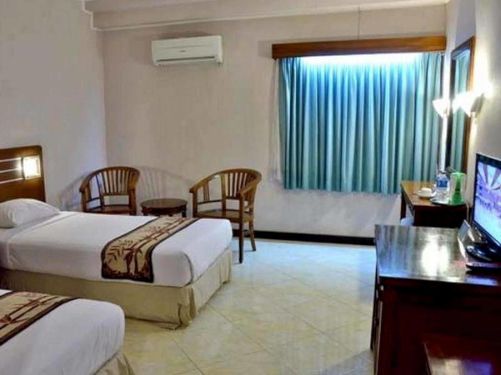 Bahari Inn Tegal Exterior photo